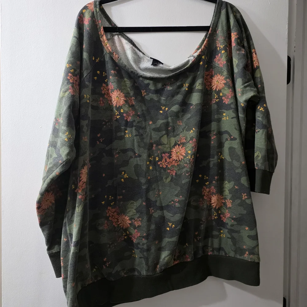 Floral Camouflage Sweater - Picture 1 of 4